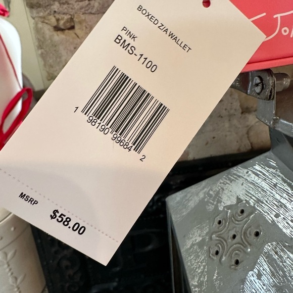 Betsey Johnson Boxed Vibrant Pink Heart Zip Around Wallet - Picture 4 of 4